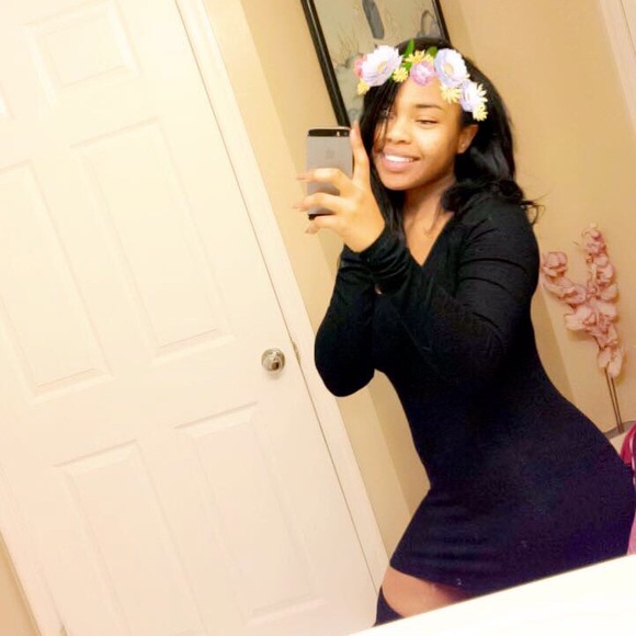 Profile Picture of Aisia P (@aisia101) on Poshmark