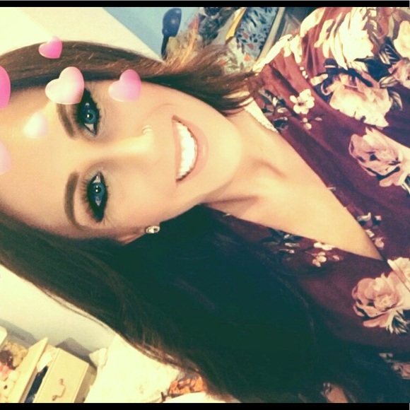 Profile Picture of Danielle Getz (@daniellgetz) on Poshmark