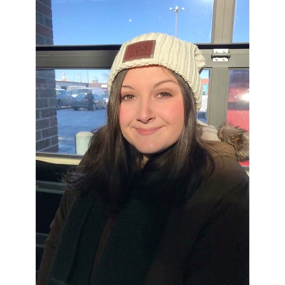 Profile Picture of Haley Neuenfeldt (@hineuen) on Poshmark