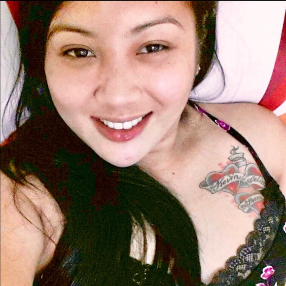 Profile Picture of Jelinna Young (@kny0603) on Poshmark