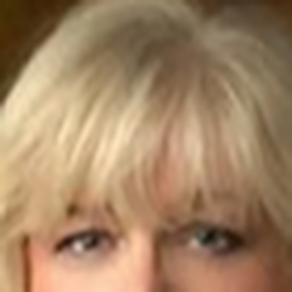 Profile Picture of Susan Maccoy (@susanmaccoy) on Poshmark