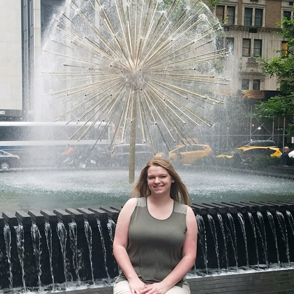 Profile Picture of Kimberly Griekspoor (@kimberlylynng) on Poshmark