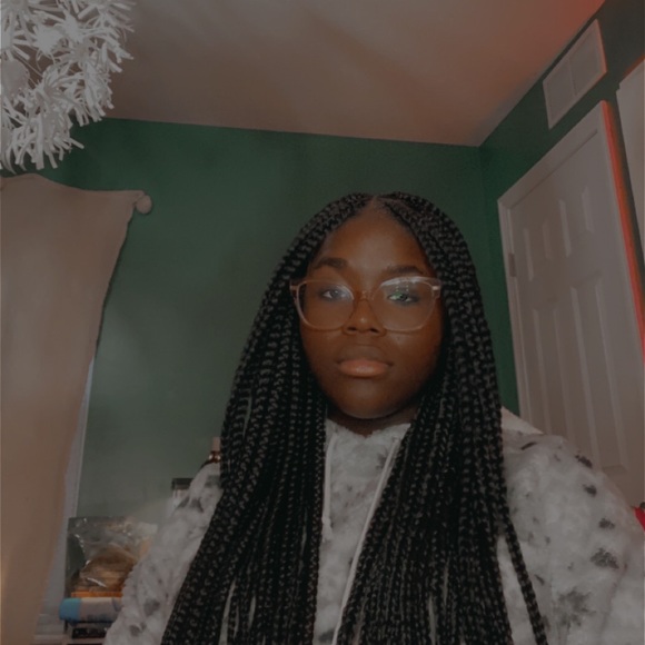 Profile Picture of Hanna Macklis (@hanna_macklis) on Poshmark