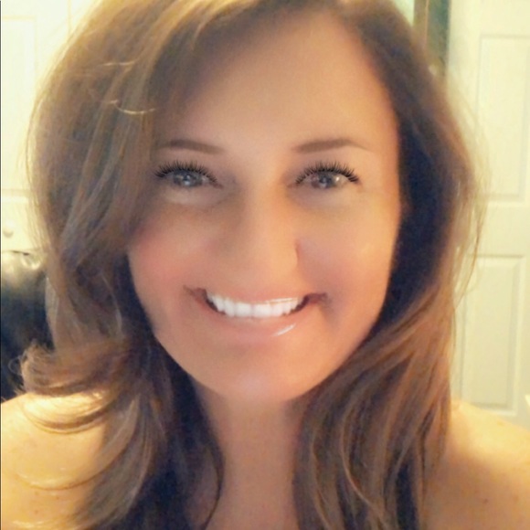 Profile Picture of Mary Demello (@mnd03) on Poshmark