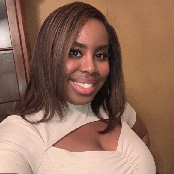Profile Picture of Jasmine Waddy (@monique9283) on Poshmark