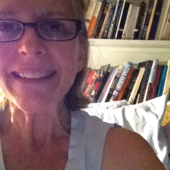 Profile Picture of Elizabeth Antaya (@antaya) on Poshmark