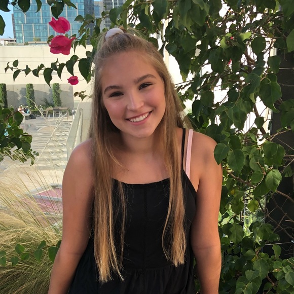 Profile Picture of Sydney Pomeranz (@sydp13) on Poshmark