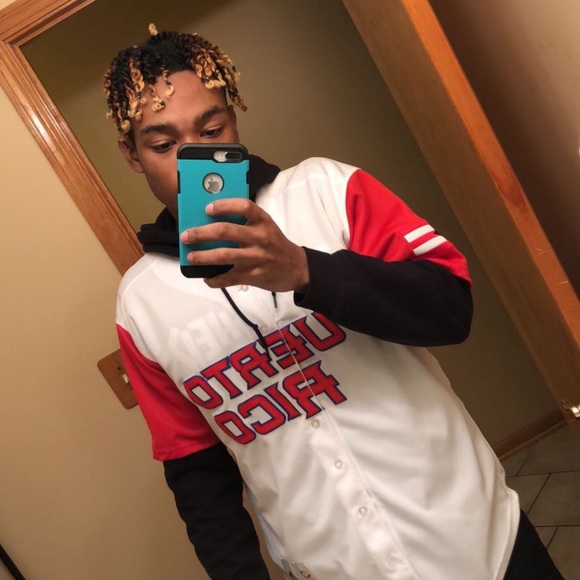 Profile Picture of Darryl Mcfadden (@cubbiesfan12) on Poshmark