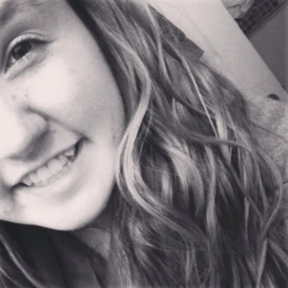 Profile Picture of Desiree Greiff (@rayjay98) on Poshmark