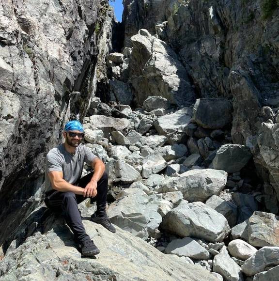 Tyler Sandos - Poshmark Profile Picture of Tyler Sandos (@tylersandos) on Poshmark