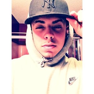 Profile Picture of Luis Cordeiro (@smokeytwinklenugs) on Myspace