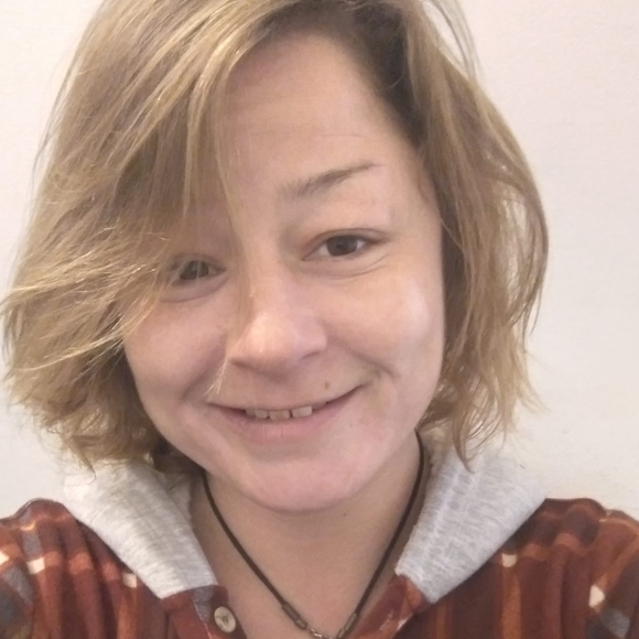 Profile Picture of Caitlin Devine (@caitlindevin283) on Poshmark