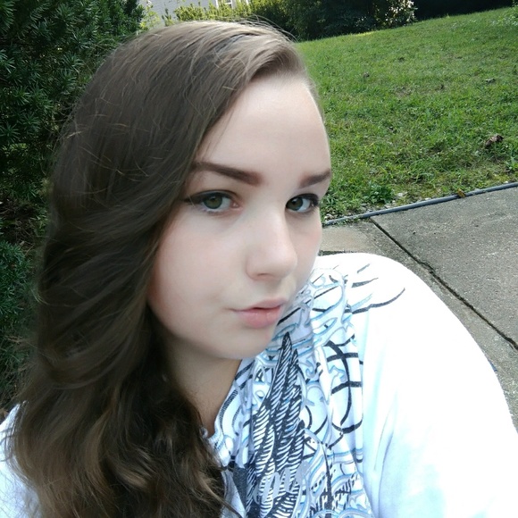 Profile Picture of Olivia Hrenko (@oliviahrenko) on Poshmark