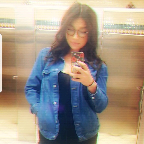 Profile Picture of Josye Almeraz (@josyyeeee) on Poshmark