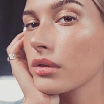 Profile Picture of HAILEY BALDWIN  👑  💋 (@hadid_page) on Twitter