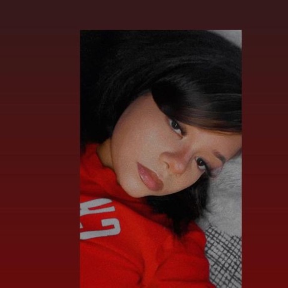 Profile Picture of Kylee Jimenez (@kylee_jimenez) on Poshmark