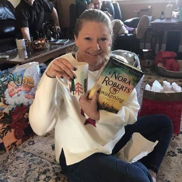Profile Picture of Sandy Leider (@sjarzyk) on Poshmark