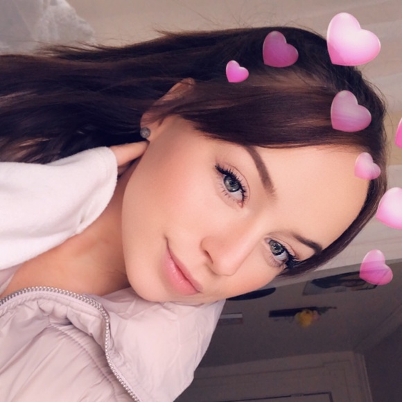 Profile Picture of Madison Bierema (@bierema99) on Poshmark