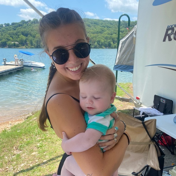 Carli Burdiss - Poshmark Profile Picture of Carli Burdiss (@cburdiss1) on Poshmark