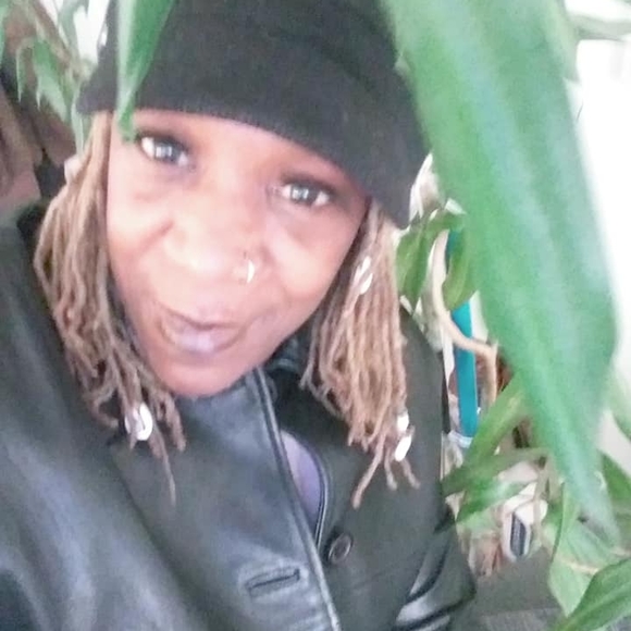 Profile Picture of Stacy Toliver (@robwindog) on Poshmark