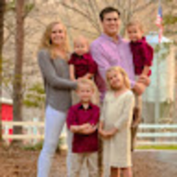 Profile Picture of Lisa Tanner (@lisatanner740) on Poshmark