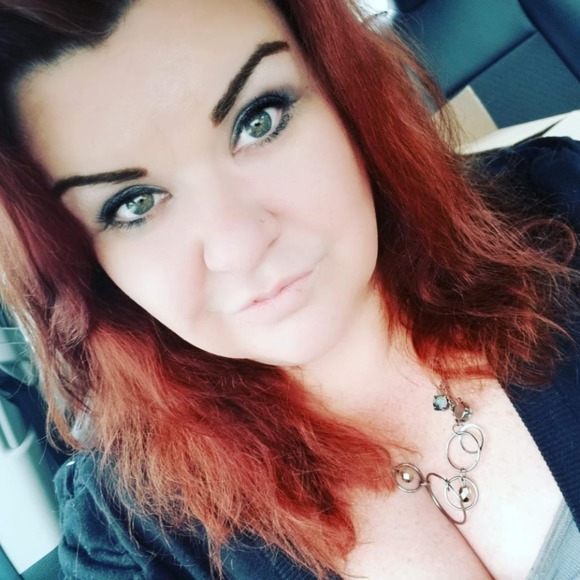 Profile Picture of Aimee Albert (@aimee7672) on Poshmark