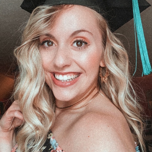 Profile Picture of Brenna Dupratt (@brennadupratt) on Poshmark