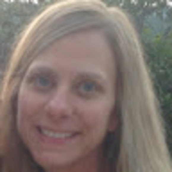 Profile Picture of Stephanie Sausele (@ssausele) on Poshmark