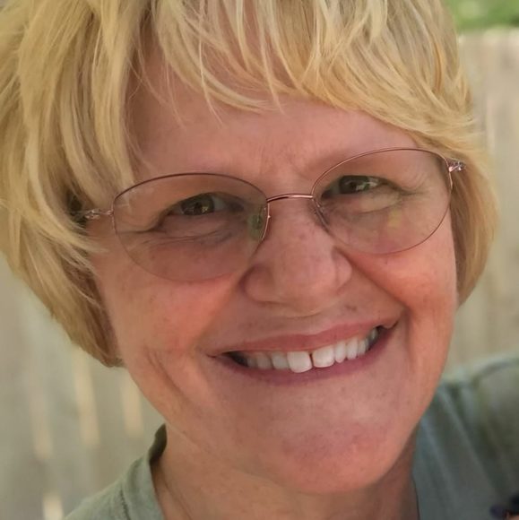 Profile Picture of Phyllis Long (@phyllislong457) on Poshmark