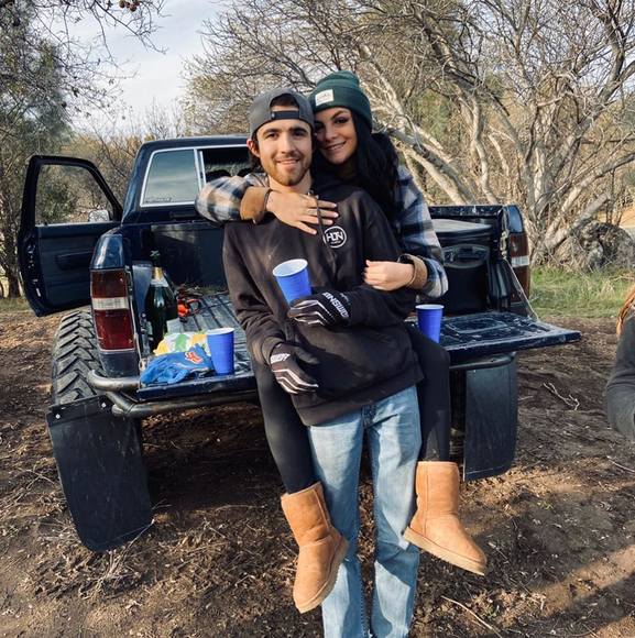 Profile Picture of Miah Miskimen (@miah321) on Poshmark