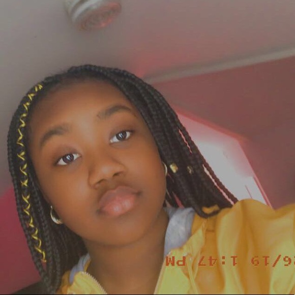 Profile Picture of Azzarah Price (@azzarahprice) on Poshmark