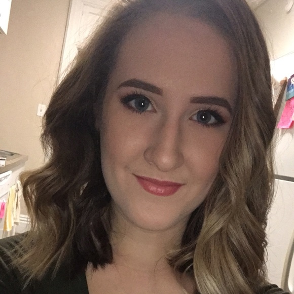 Profile Picture of Leann Winegard (@leannwinegard) on Poshmark