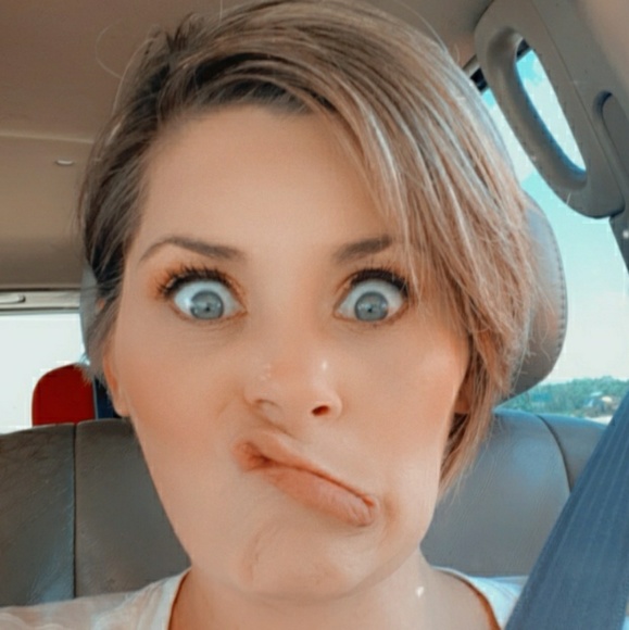 Profile Picture of Ashley Wesenberg (@ashleyw82) on Poshmark