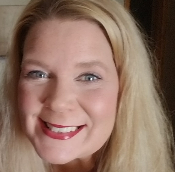 Profile Picture of Amanda hart Shoaf (@kashoaf99) on Poshmark