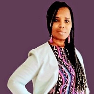 Profile Picture of Lisa Darcel | The Threads Room (@thethreadsroom) on Instagram