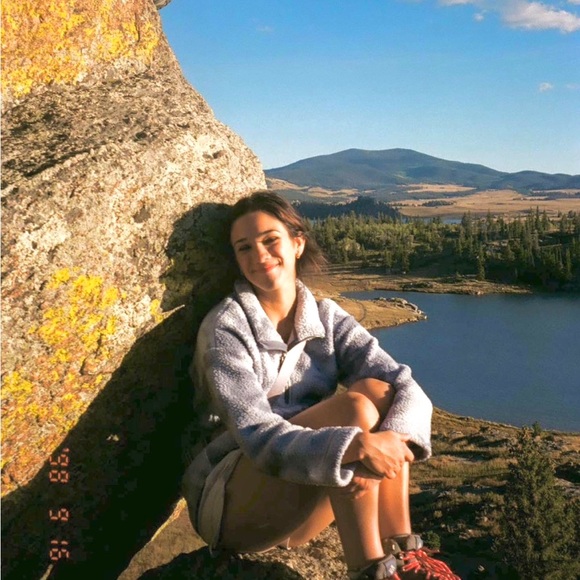 Profile Picture of Mia Archambo (@miaa4) on Poshmark