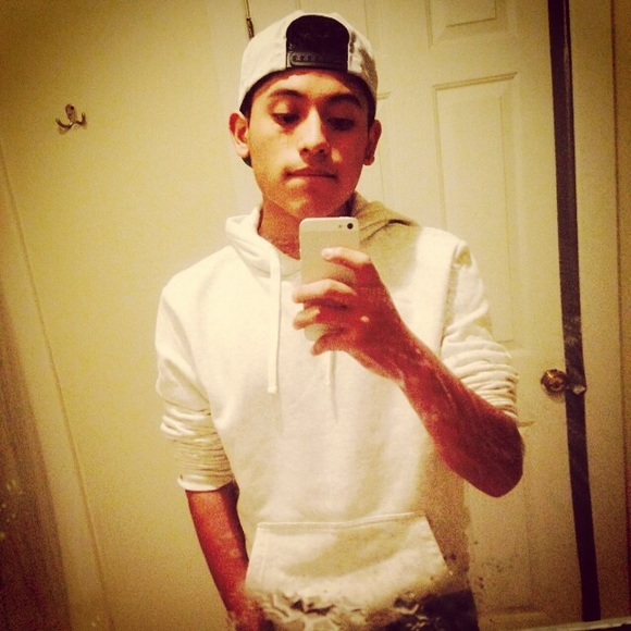 Profile Picture of Chris Gonzalez (@chrisgonzalez6) on Poshmark