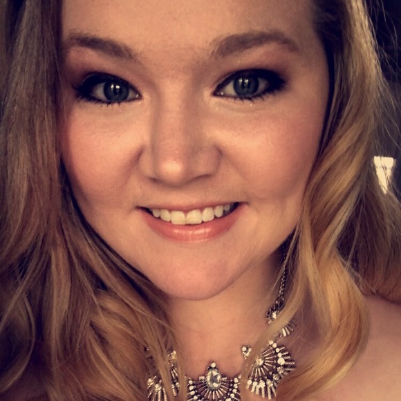 Profile Picture of Tiffany Molohon (@tfenton2010) on Poshmark