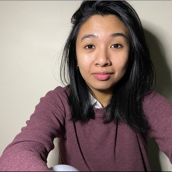 Profile Picture of Louiza Valderama (@louizavalderama) on Poshmark