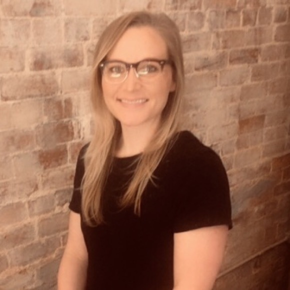 Profile Picture of Dana Schaefer (@danaleann86) on Poshmark