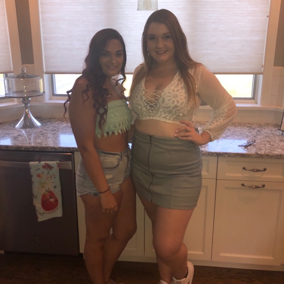 Profile Picture of Nicole Weatherby (@nicoleweatherby) on Poshmark