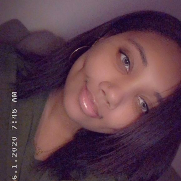 Brianna Mccann - Poshmark Profile Picture of Brianna Mccann (@brianna_mccann) on Poshmark