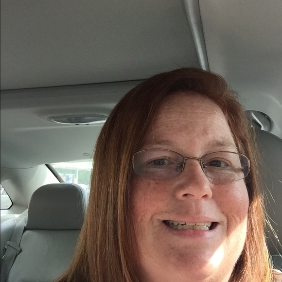Profile Picture of Sandy Hendrix (@sandyhendrix) on Poshmark