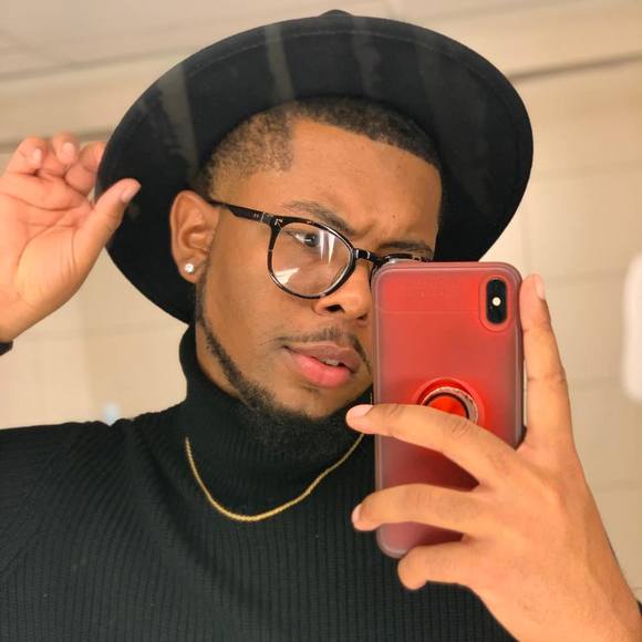 Profile Picture of William Foster (@profess0rwill) on Poshmark