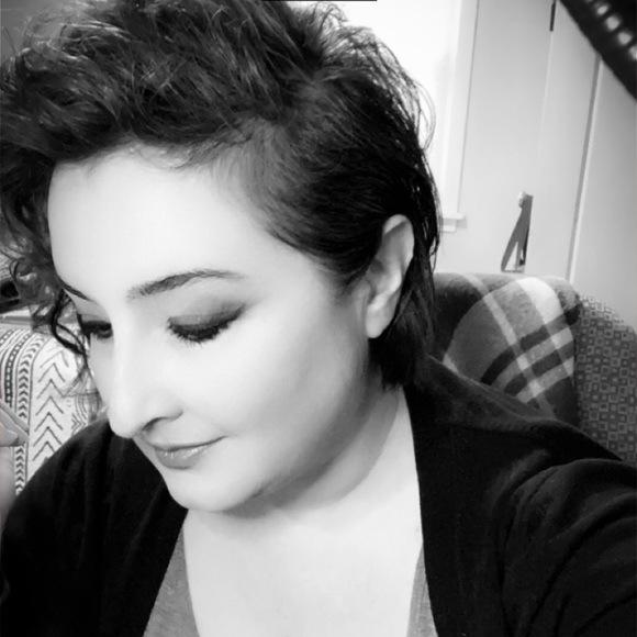 Amanda Meidl - Poshmark Profile Picture of Amanda Meidl (@stpaddysdaybaby) on Poshmark