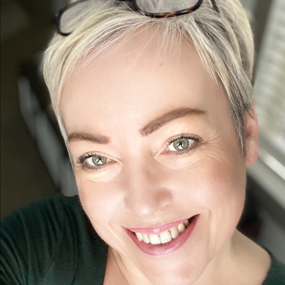 Profile Picture of Alison Confrey (@alisonconfrey) on Poshmark