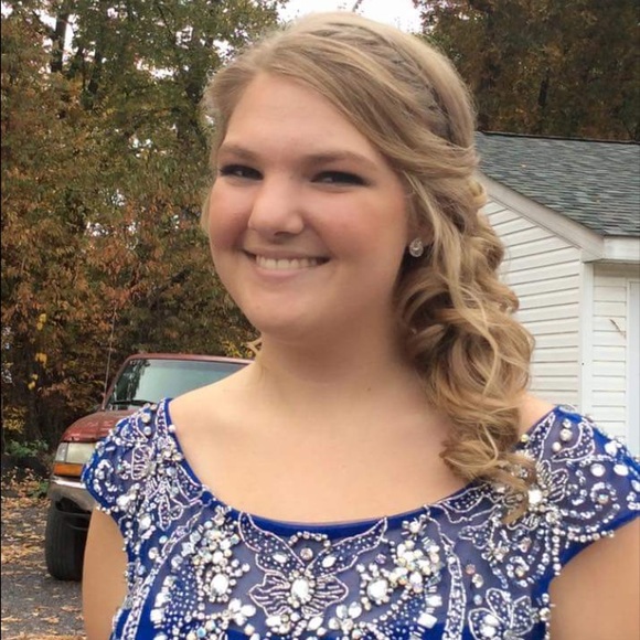 Profile Picture of Chelsea Dinterman (@chersee28) on Poshmark