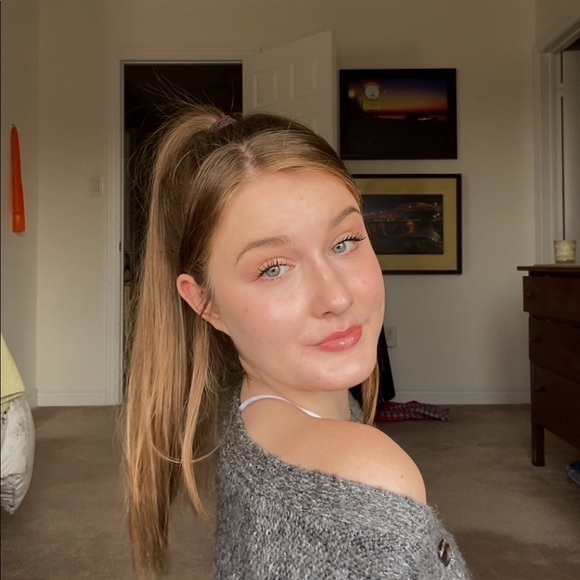 Profile Picture of Mariel Hall (@marieldhall) on Poshmark