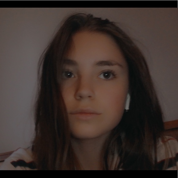 Profile Picture of Hayley Colley (@hayleycolley) on Poshmark