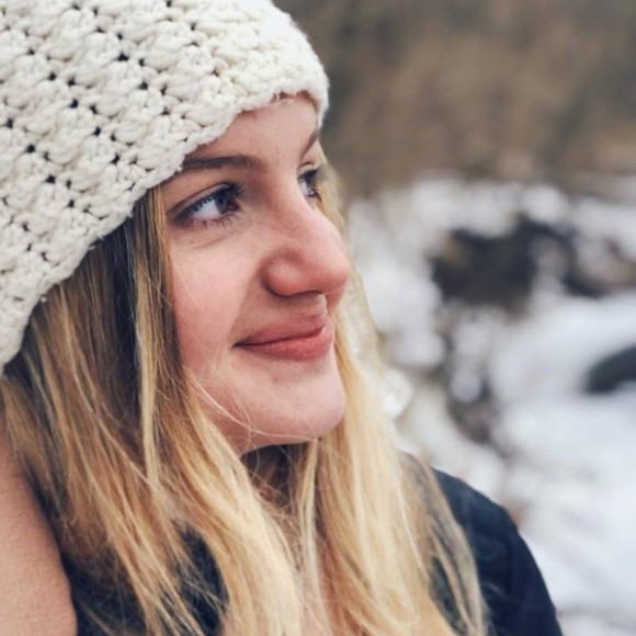Profile Picture of Anna Goldfarb (@avgoldfa) on Poshmark